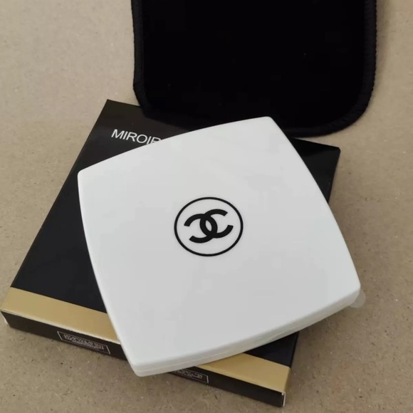 CHANEL Compact Mirror (White) - Picture 3 of 4